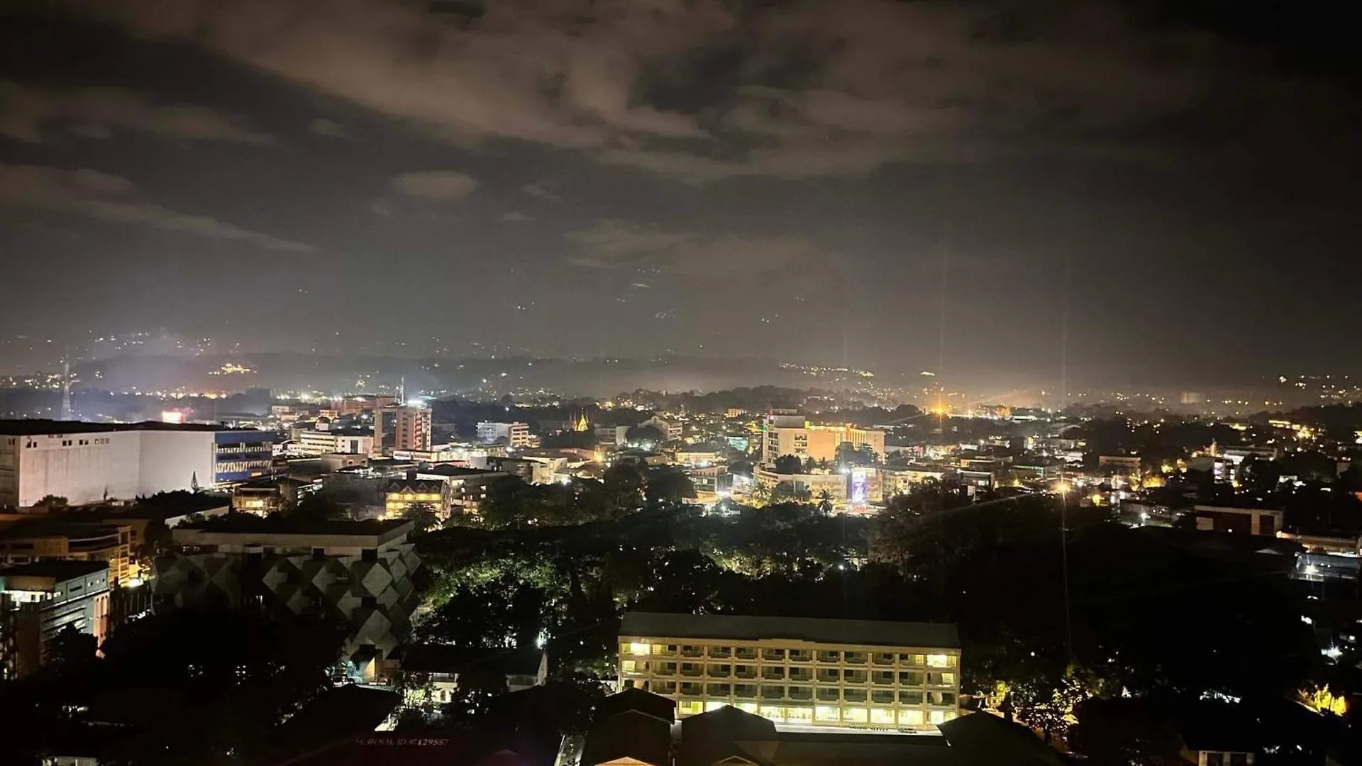 アパート Avida Tower 2 Mountain View Condominium ダバオ　シティ